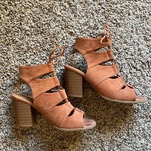 QUPID || tie up block heels